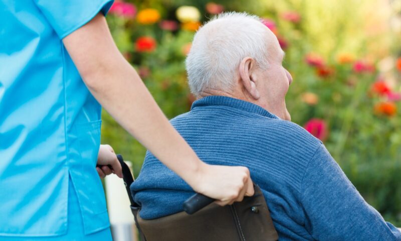 How Families Can Support a Loved One Living with Dementia
